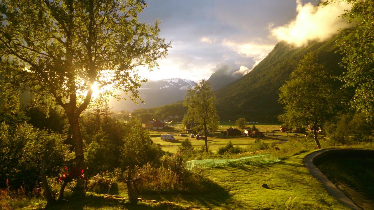 Dalen Gaard camping og hytter Geiranger Eksteriør billede