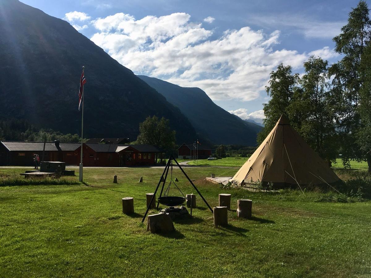 Dalen Gaard camping og hytter Geiranger Eksteriør billede